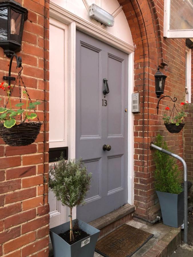 Canterbury Accommodations With Free Car Park Onsite And High Speed Wifi Eksteriør billede