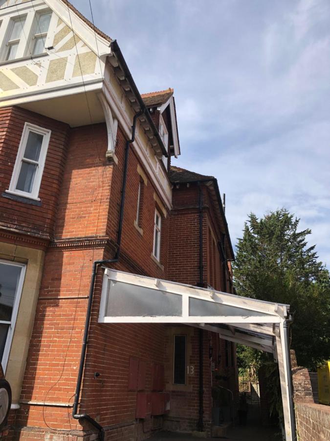 Canterbury Accommodations With Free Car Park Onsite And High Speed Wifi Eksteriør billede