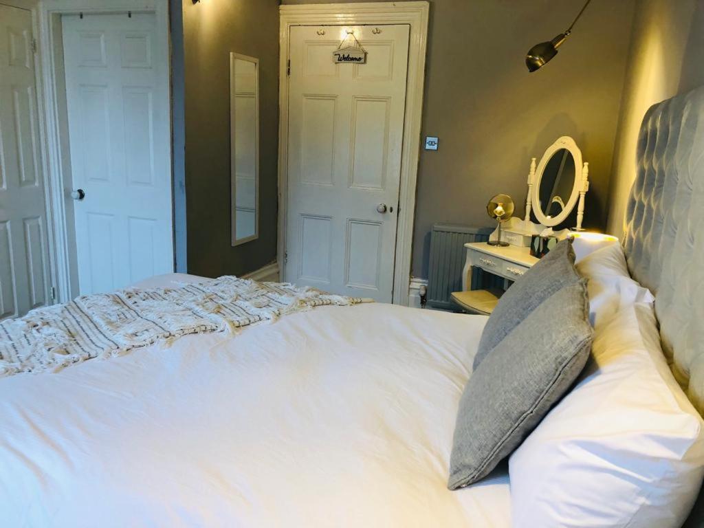 Canterbury Accommodations With Free Car Park Onsite And High Speed Wifi Eksteriør billede