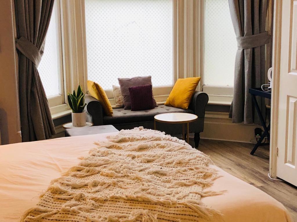 Canterbury Accommodations With Free Car Park Onsite And High Speed Wifi Eksteriør billede