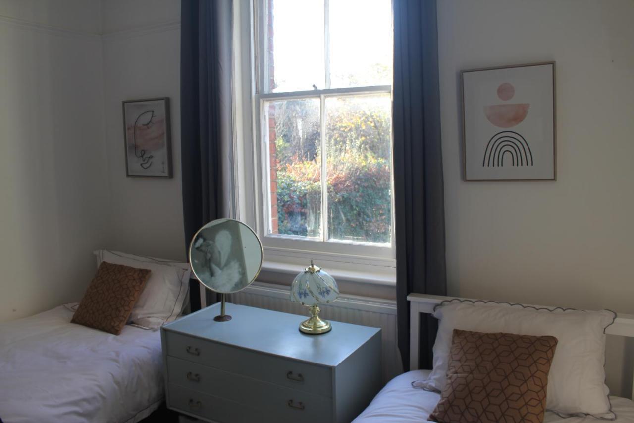 Canterbury Accommodations With Free Car Park Onsite And High Speed Wifi Eksteriør billede