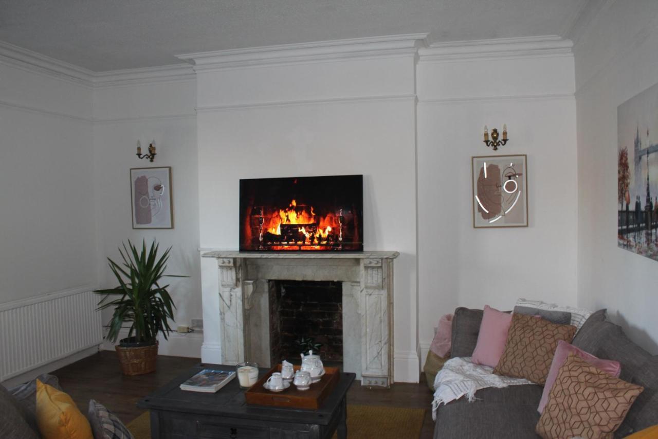 Canterbury Accommodations With Free Car Park Onsite And High Speed Wifi Eksteriør billede