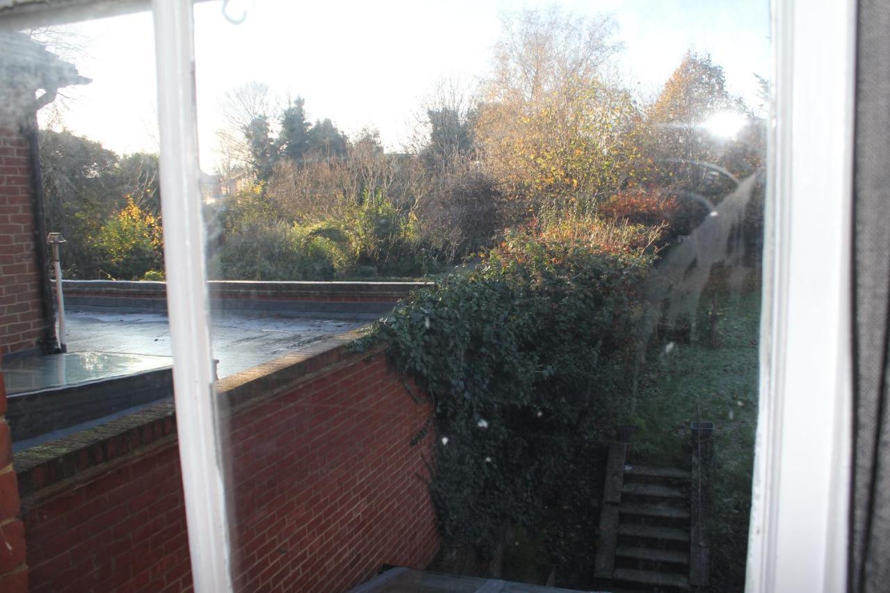 Canterbury Accommodations With Free Car Park Onsite And High Speed Wifi Eksteriør billede